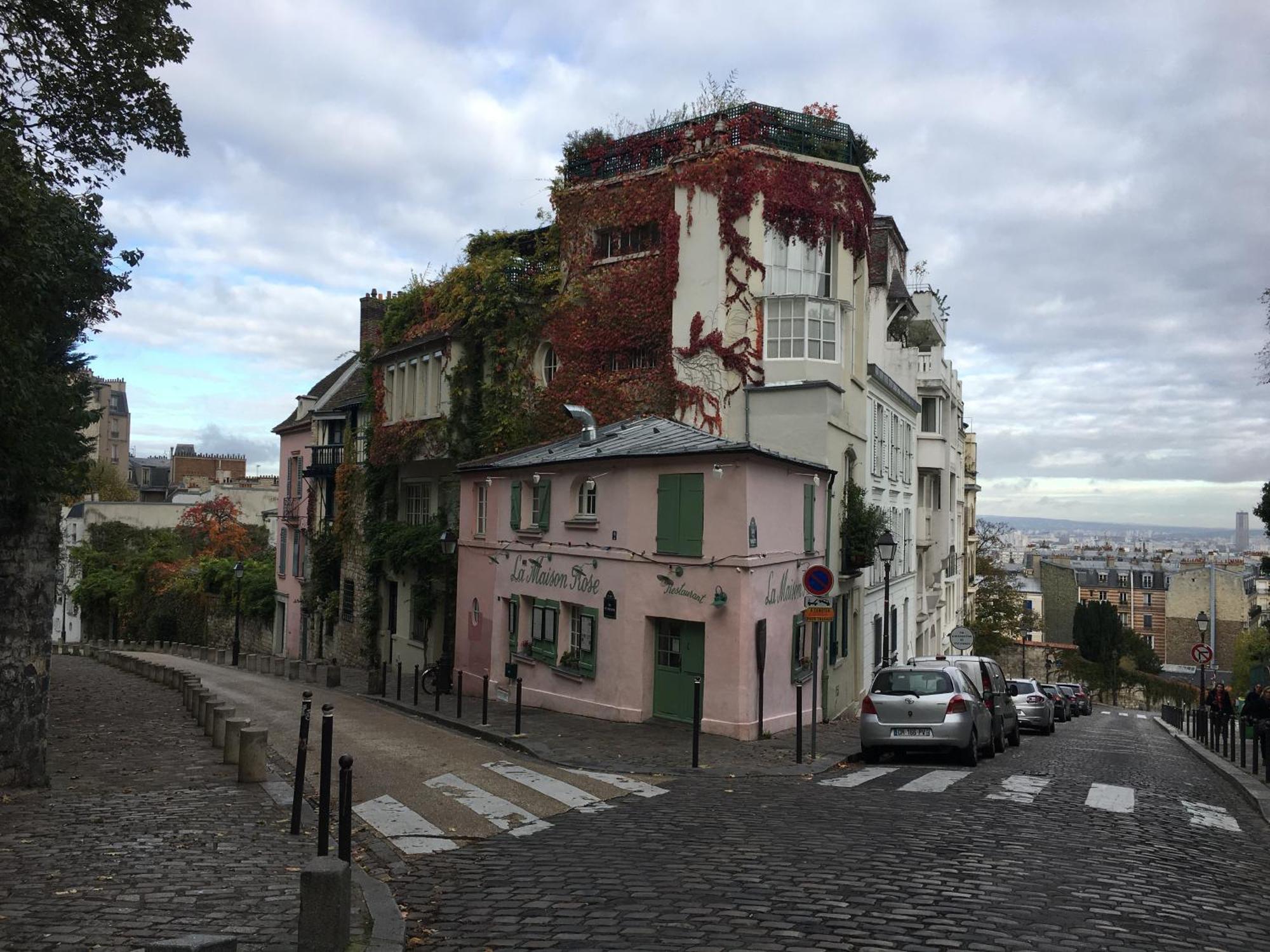 Montmartre En Rez-de-jardin Appartamento Parigi